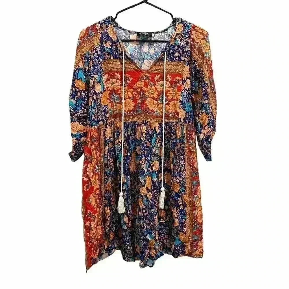 Gigio Women's  Boho Style Dress Floral Print with Tie up front. Size Large